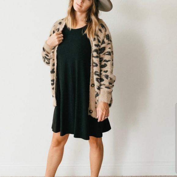 🆕️ Fuzzy Leopard Button Cardigan~Khaki - Picture 4 of 8